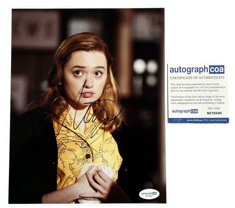 Aimee Lou Wood - 10x8 - Living - Acoa Authentication