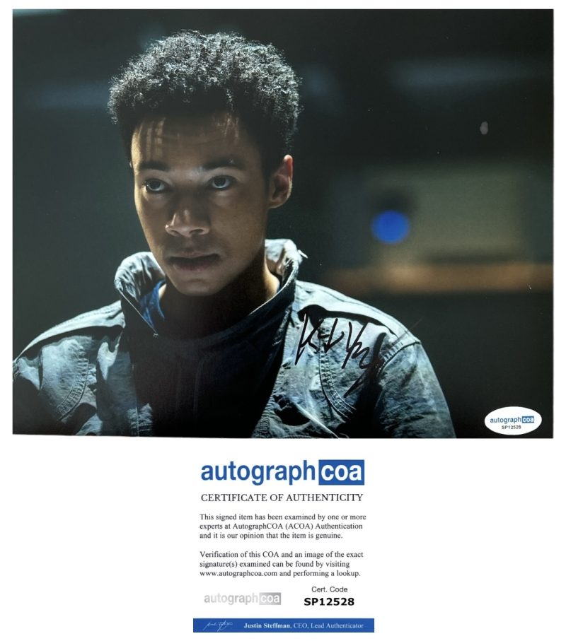 Kit Young - 10x8 - alien earth - ACOA- SP12528