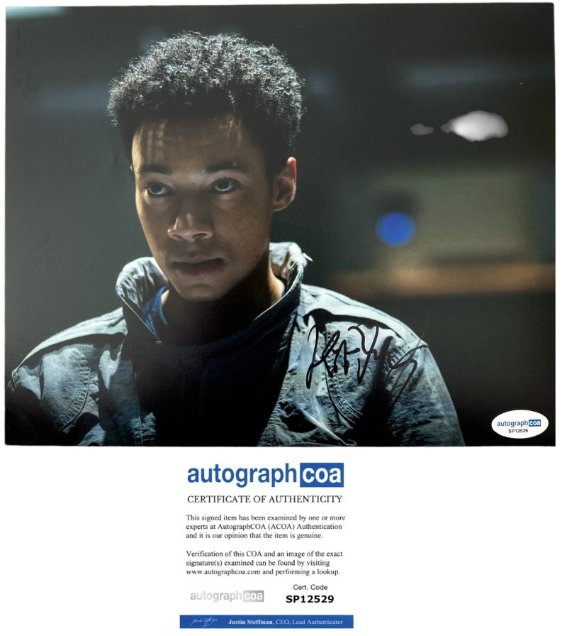 Kit Young - 10x8 - alien earth - ACOA - SP12529